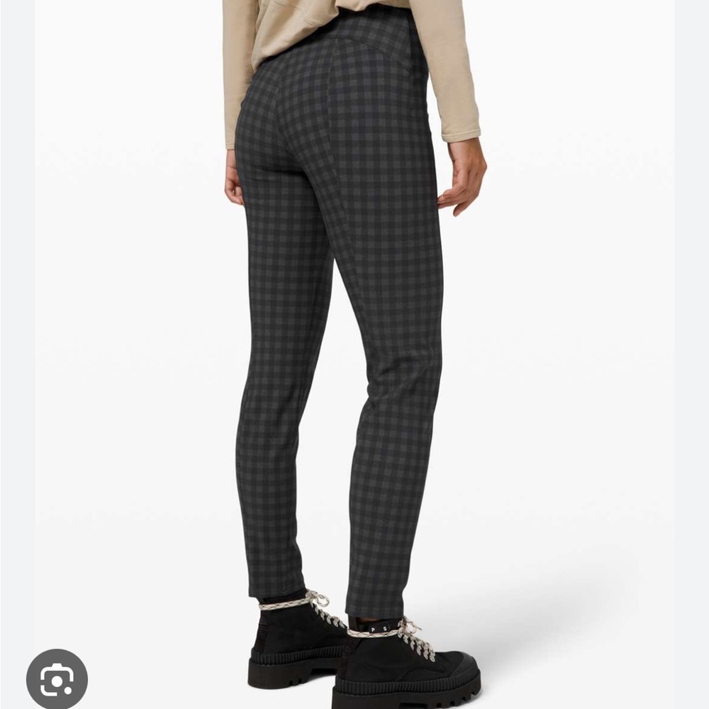 Lululemon Here to There High Rise 7/8 pant. SIZE 10. Open to reasonable offers.
